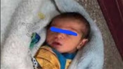 العثور على طفل حديث الولادة أمام مدرسة في بولاق الدكرور 