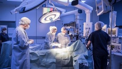 مستشفى كفر شكر ينجح في أول جراحة دقيقة لاستئصال ورم بالغدة النكفية..صور