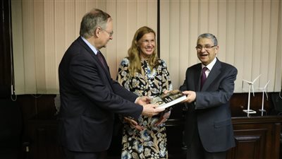 تفاصيل لقاء وزير الكهرباء مع مفوضة الطاقة الأوروبية وسفير الاتحاد الأوروبى 