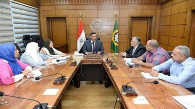 محافظ الدقهلية يطالب بضرورة تفعيل منظومة العمل داخل إدارة العلاج الحر