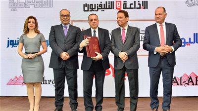 تفاصيل احتفالية تسليم ١٠٠ ترخيص وشهادات توفيق أوضاع للصحف والقنوات الفضائية والمواقع الإلكترونية