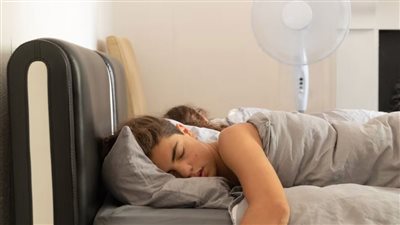 حيلة سرية تساعدك على نوم مريح خلال الليالي الحارة