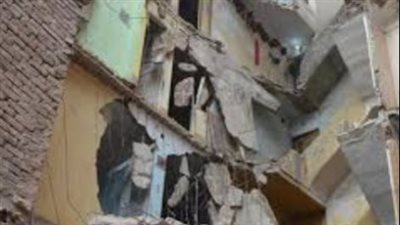 انتشال جثة سيدة من أسفل أنقاض سقف عقار بالجيزة