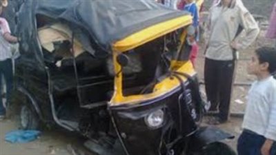 بالأسماء.. إصابة 5 أشخاص نتيحة حادث تصادم توك توك بكوبرى في قنا