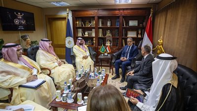 بحضور سفير الحرمين الشريفين لدى القاهرة.. وزير الثقافة السعودي يلتقي بخالد العناني