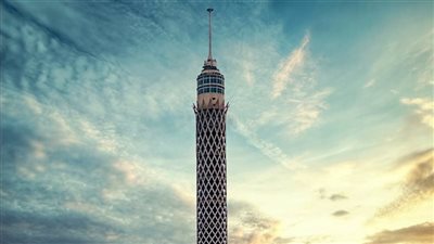 الاستماع لأقوال العاملين وشهود العيان في واقعة قفز محاسب من برج القاهرة