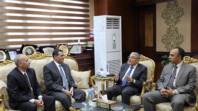 محافظ المنيا يستقبل وفد الهيئة العامة لتعليم الكبار ويناقش الخطة التنفيذية للهيئة 