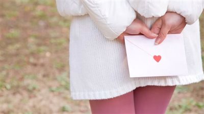 مدينة يابانية تطالب العزاب بكتابة رسائل عاطفية بدلًا من تطبيقات المواعدة