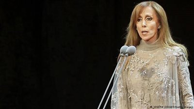 أحدث ظهور لـ«فيروز» مع أبنائها من داخل الكنيسة (شاهد)