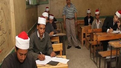 طلاب الثانوية الأزهرية يؤدون امتحان التاريخ