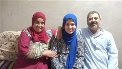 إعلامي رياضي يتكفل بمصروفات الأولى على إعدادية البحيرة: 