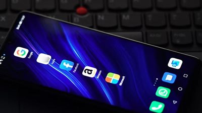 خبير تقني: آبل وجوجل ليسا صالحين للمستخدمين ولا يخدمان المجتمعات