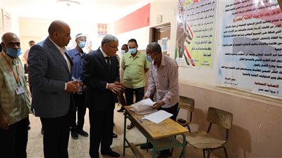 محافظ المنيا يتابع انتظام سير امتحانات الثانوية العامة بعدد من اللجان