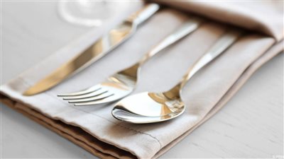 تفاصيل أزمة نقص المعالق والشوك في الأسواق