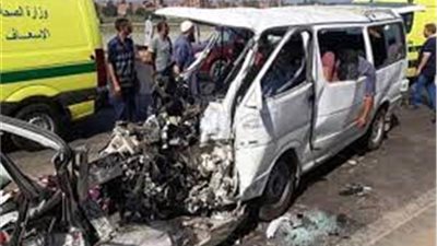 بينهم 4 أطفال.. إصابة 17 شخصا في حادث تصادم مروع بطريق المحور