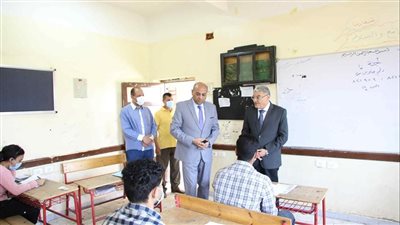 محافظ المنيا يتابع انتظام سير امتحانات الثانوية العامة بعدد من اللجان 