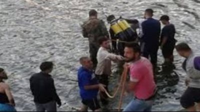 انتشال جثة طفل سقط من أعلى مركب صيد بالبحيرة 