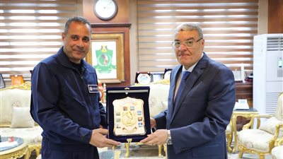 محافظ المنيا يستقبل قائد المطار بمناسبة انتهاء فترة خدمته