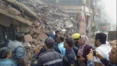 الحماية المدنية تستخدم خراطيم لتتبع أصوات الضحايا أسفل عقار السيدة زينب المنهار