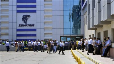 مصر للطيران تجري تجربة 