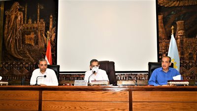 تفاصيل اجتماع محافظ الغربية مع رؤساء المدن وشركات المرافق 