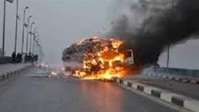 إصابة شخصين في تفحم سيارة نقل بمقطورة محملة بالأسمنت بعد انقلابها بسوهاج