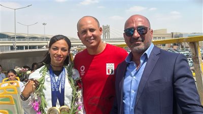 استقبال حافل من المصرية للاتصالات WE للبطلة المصرية بسنت حميدة بمطار القاهرة