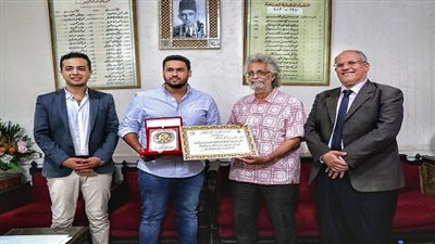 «الأطباء» تكرم فريق عمليات «الشفة الأرنبية» وتحذر من شركات الدعاية الطبية