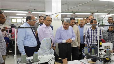 محافظ المنيا يتفقد مصنع لينا تكستيل ابر ايجيبت بمركز ديرمواس