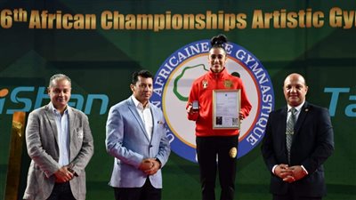 تكريم نانسي طمان على هامش بطولة إفريقيا للجمباز الفني بحضور أشرف صبحي