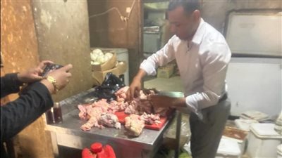 إنقاذ المواطنين قبل تداول 906 كيلوجرامات لحوما فاسدة في أسوان