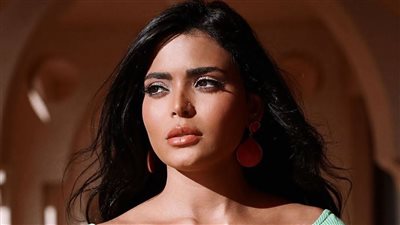 مكشوفة الصدر والأكتاف.. شاهد طلّة الفنانة أسماء جلال ثالث أيام العيد