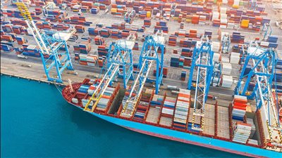 %60 ارتفاعا في تكلفة شحن السفن المارة من مضيق هرمز