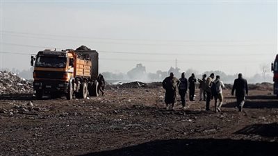 محافظ المنوفية يتابع جهود الوحدات المحلية في رفع تراكمات القمامة 