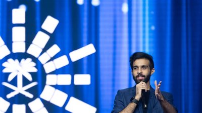 تفاصيل مثيرة حول أول شاب سعودي يقدم الخدع البصرية بمسارح أمريكا