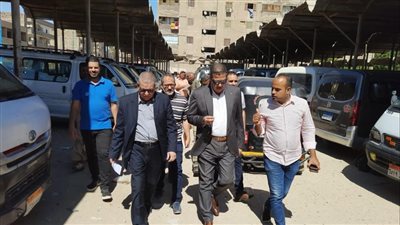 محافظ المنيا يتابع مواقف سيارات الأجرة وتطبيق التعريفة الجديدة