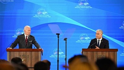 بايدن يكشف عن سبب زيارته للسعودية ولابيد يحمله رسالة للمملكة