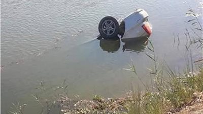 بالأسماء.. تفاصيل سقوط سيارة بترعة وإنقاذ 4 أشخاص ووفاة سيدة بالدقهلية