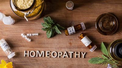 ما هو الطب المثلي الذي أثار الجدل في بريطانيا؟