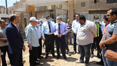 محافظ المنيا يتفقد مشروعات المبادرة الرئاسية حياة كريمة