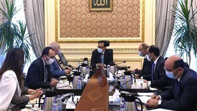 رئيس الوزراء يتابع الموقف التنفيذي للمشروعات الاستثمارية بالمنطقة الاقتصادية لقناة السويس