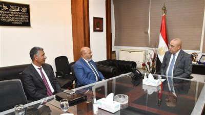 وزير الإسكان يستعرض كراسة الشروط الموحدة لمشروعات المياه والصرف الصحى