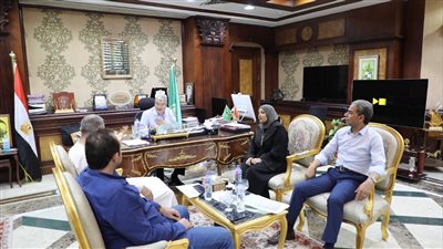 محافظ المنيا يناقش عددا من القضايا الخدمية مع أعضاء مجلس النواب