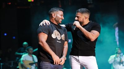 بعد الاحتفال بعيد ميلاد زوجته 5 مرات.. محمد حماقي لـ أحمد سعد: خلتنا شكلنا وحش (فيديو)