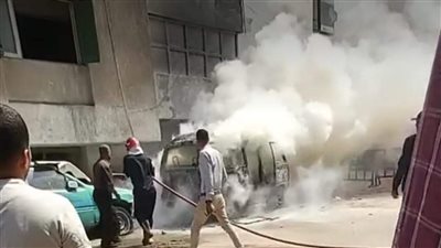 بالصور.. حريق هائل يلتهم سيارة سوزوكي بالبحيرة