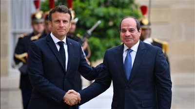 السيسي يجري اتصالًا هاتفيًا بنظيره الفرنسي.. اعرف التفاصيل