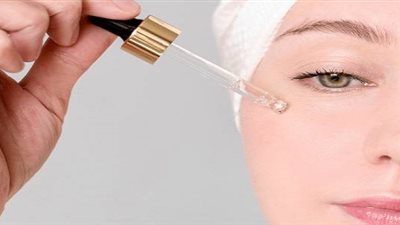 كيفية تطبيق السيروم للوجه بشكل صحي وخالي من الأخطاء 