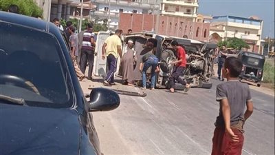 اختلفوا على الأجرة.. إصابة 9 أشخاص في انقلاب سيارة ميكروباص بالبحيرة 