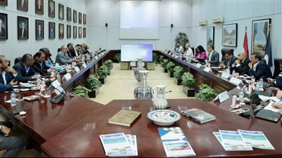 وزيرا السياحة والآثار والطيران المدني يبحثان آليات تنشيط الحركة السياحية والجوية