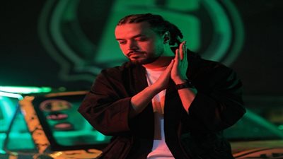 عبد الفتاح الجريني يضع سعرا خياليا مقابل قص شعره (فيديو)